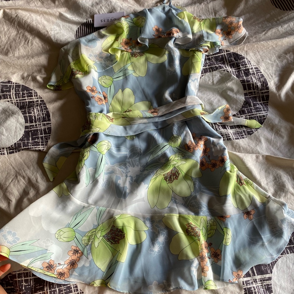 BNWT floral one shoulder guess dress